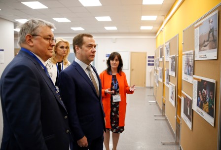 Д.Медведев на фотовыставке ОБЪЕКТИВная благотворительность.