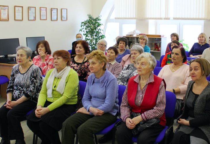 В Центре общения старшего поколения ОСФР по Челябинской области для пенсионеров прошла встреча с психологом