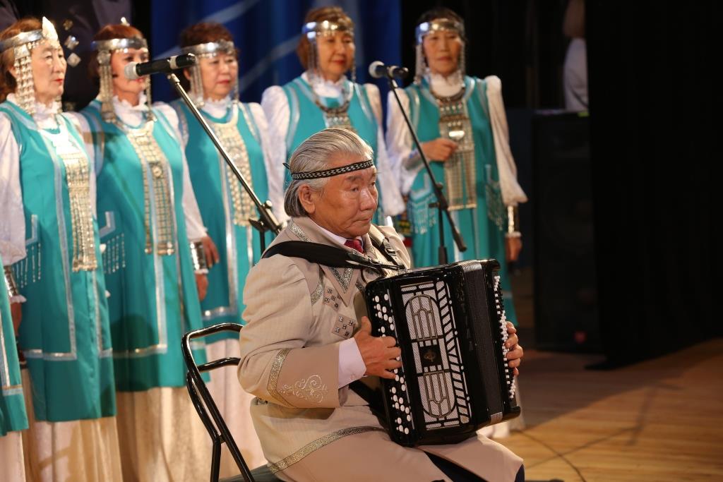 Лиричекая песня в национальном якутском колорите