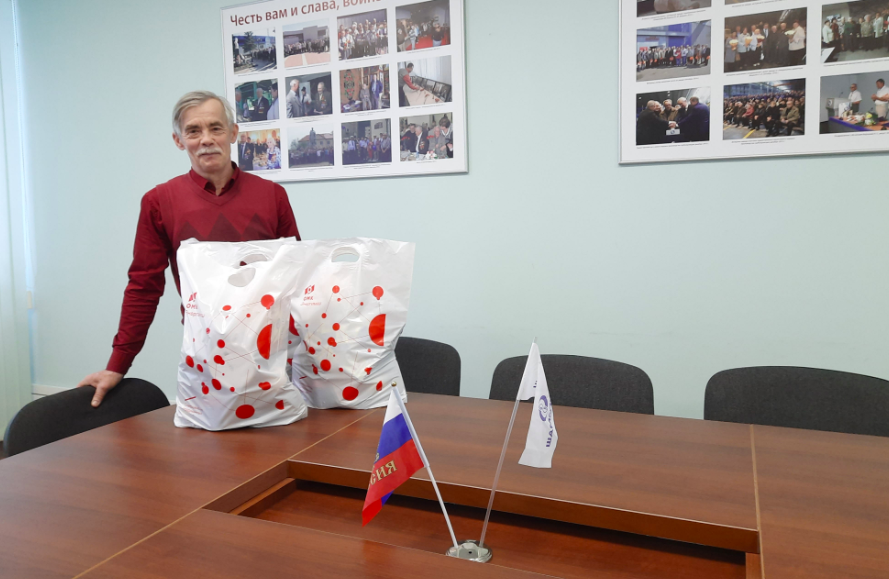 Волонтеры «ОМК Энергомаш» поддержали пожилых коллег