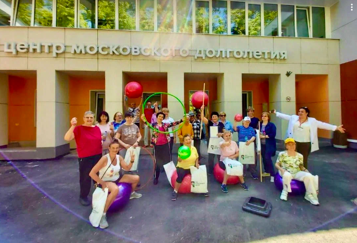 В центрах московского долголетия прошли праздничные ЗОЖ-мероприятия в честь Дня России