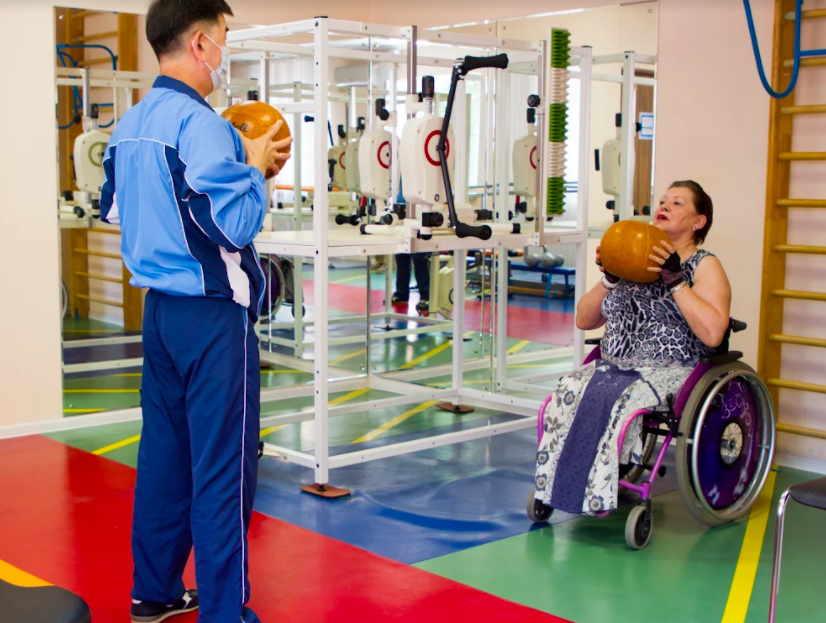 1.pngВ столичных пансионатах для ветеранов помогают поддержать физическую форму